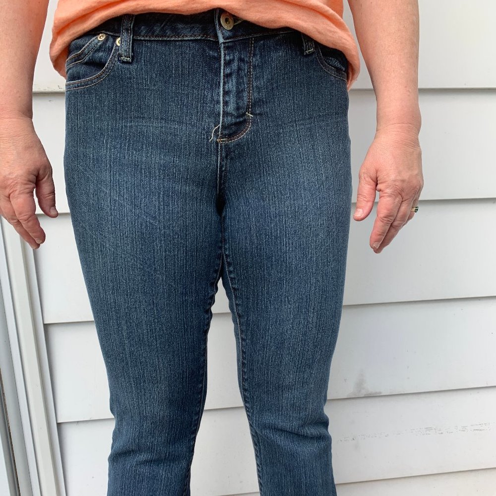Women's Boot Cut Jeans - Pattern on Back Pockets